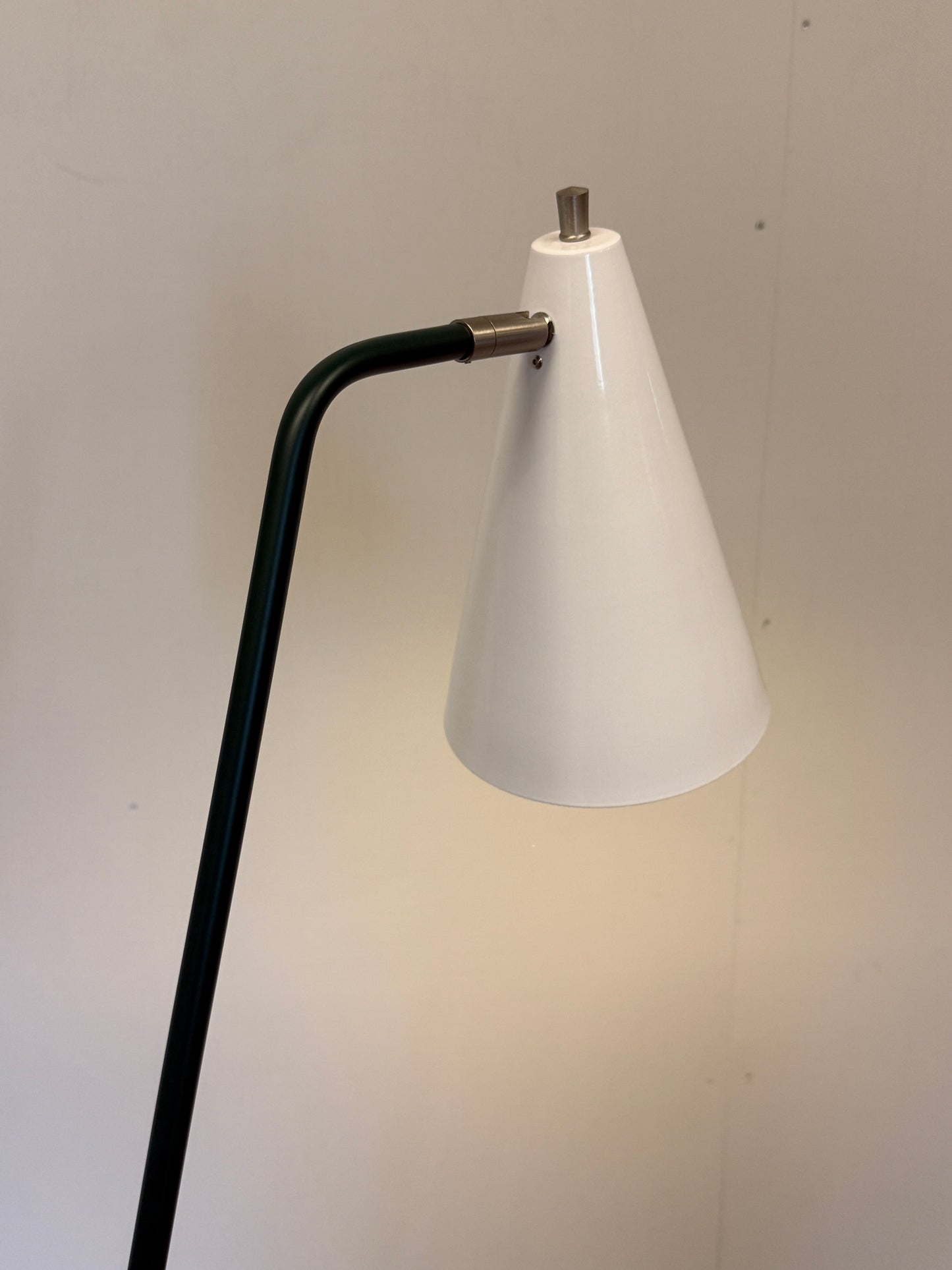 ANVIA 1601 The Merchant vloerlamp, mosgroen en wit