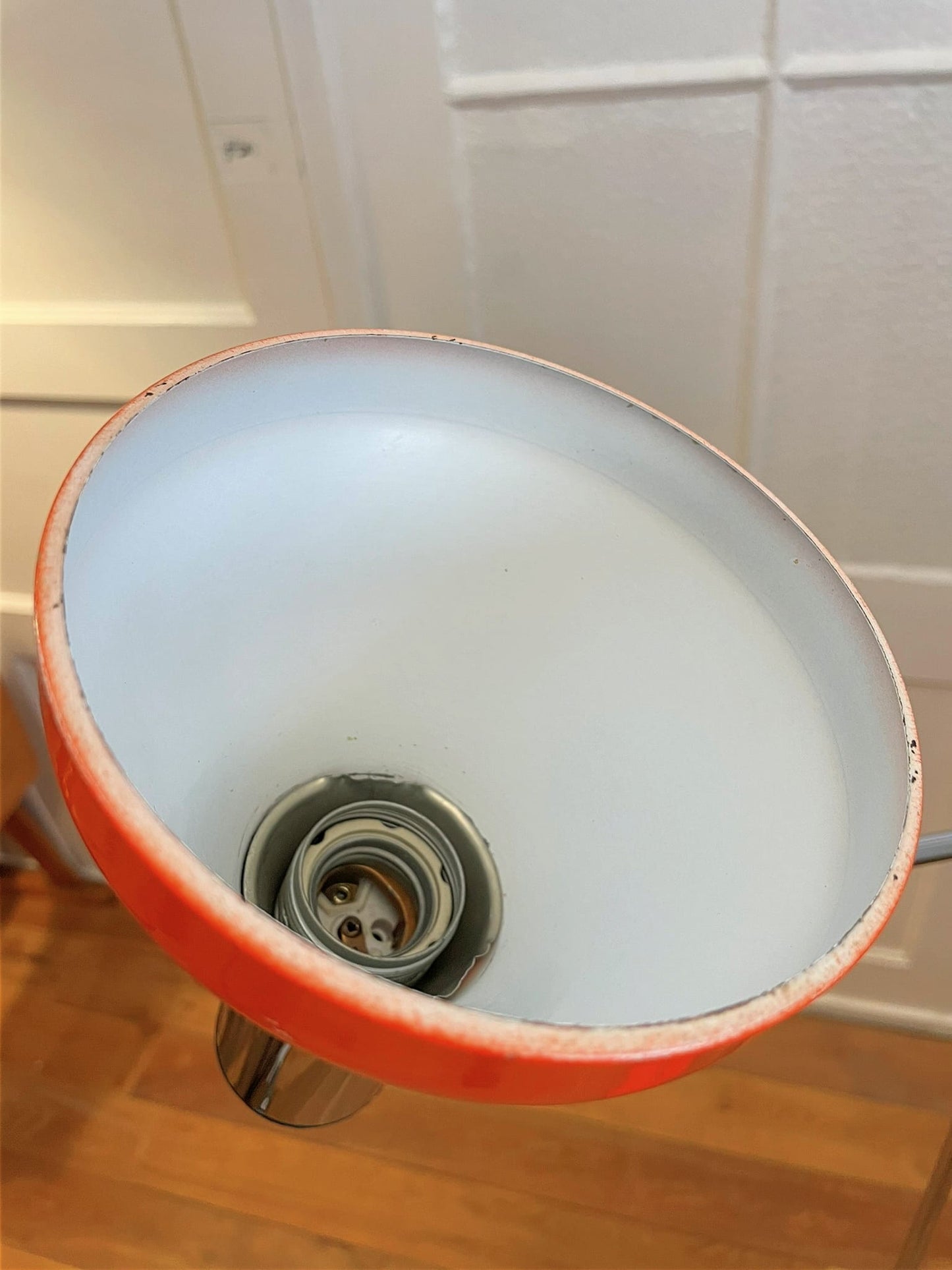 Vintage hengel vloerlamp in oranje/chroom – Gura Leuchten