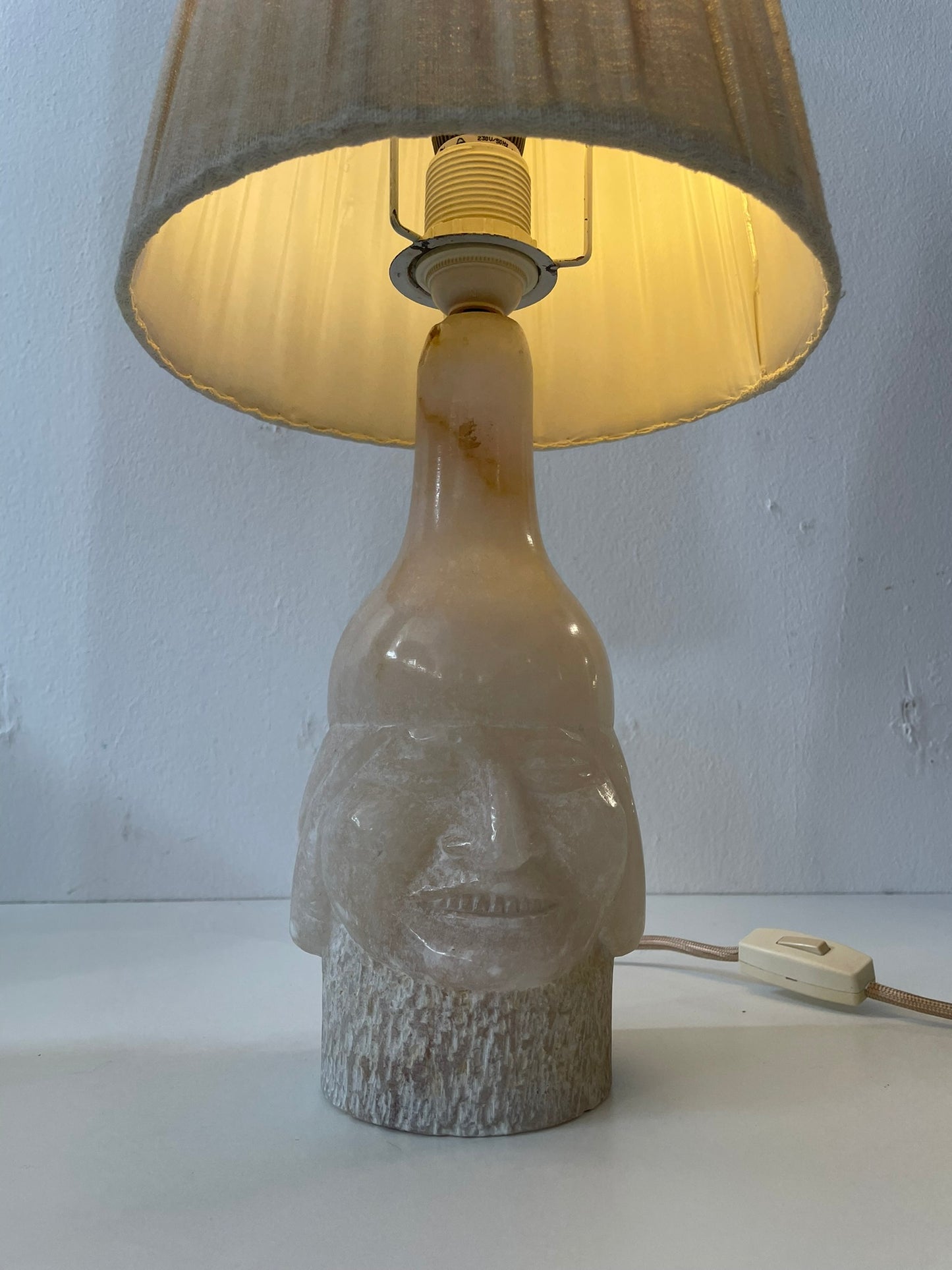 Tafellamp "Face" met Albasten Voet en Stoffen Kap