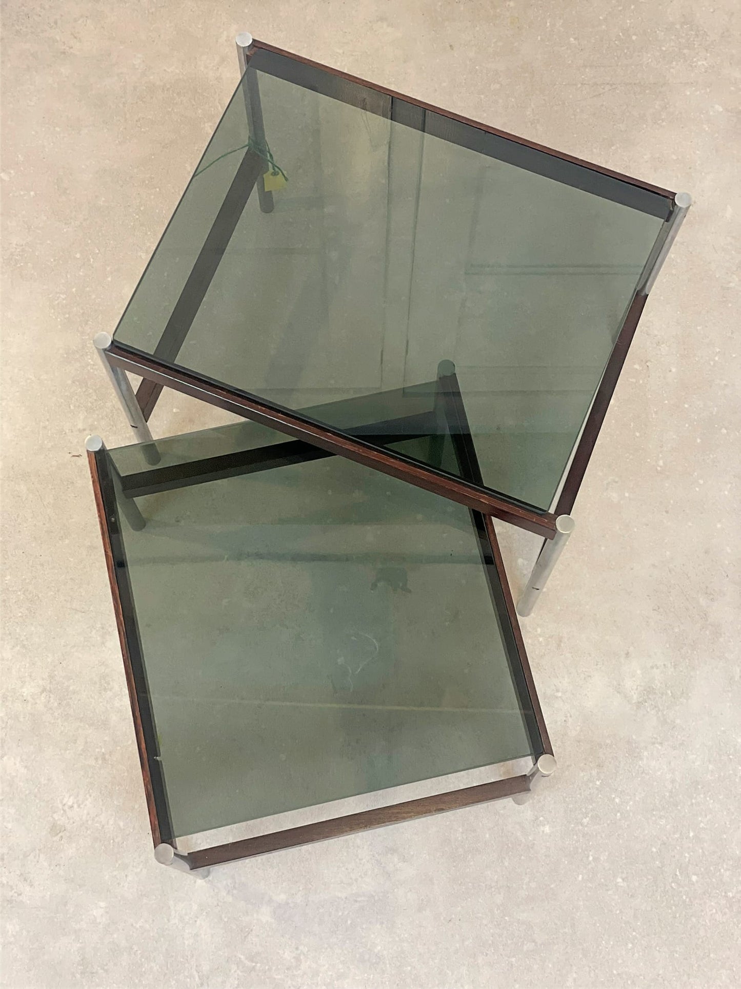 Thereca Bijzettafels – Chroom en palissanderhout met rookglas (Set van 2)