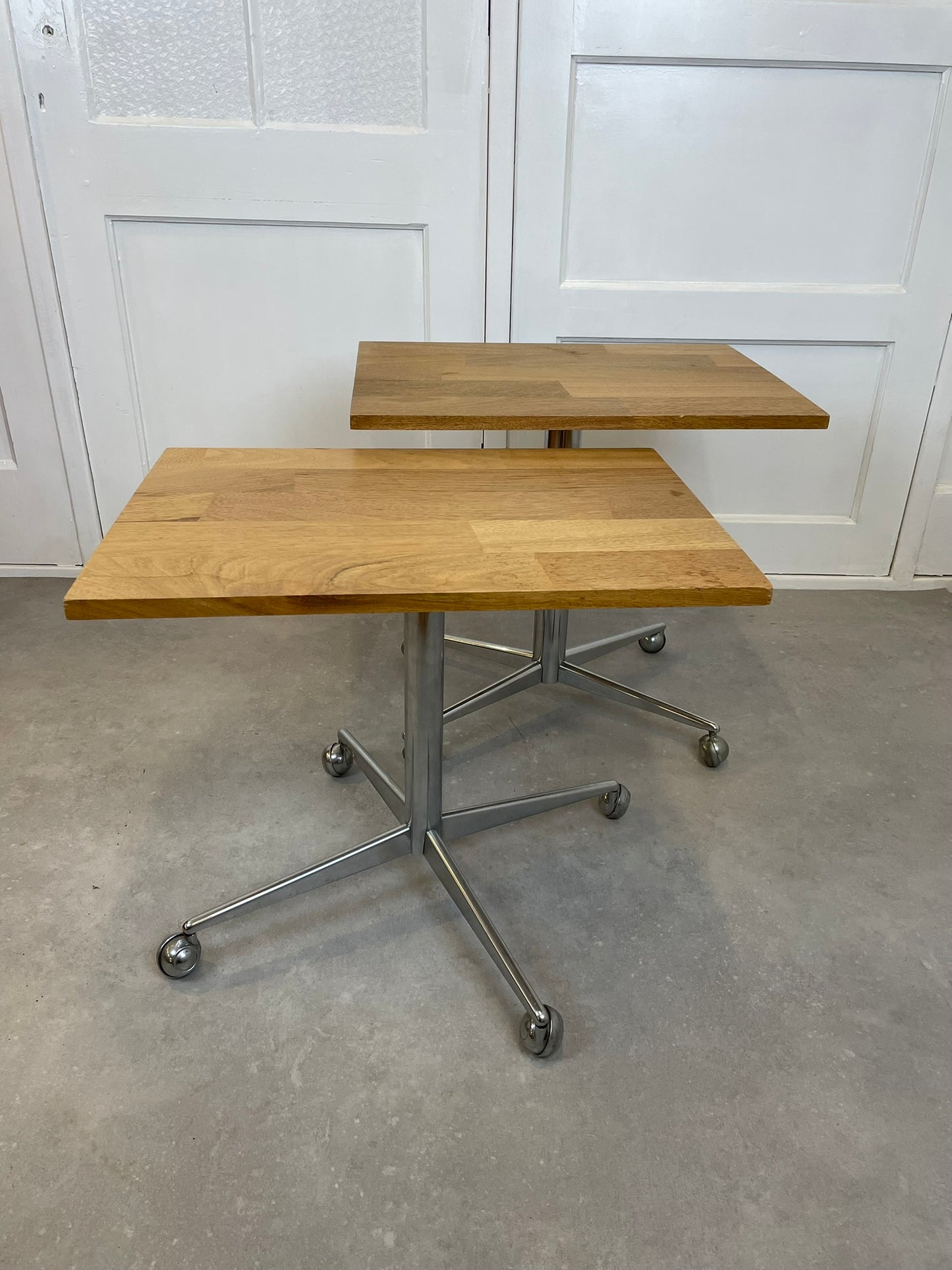 Verrijdbare Bijzettafels met Eiken Blad (Set van 2)