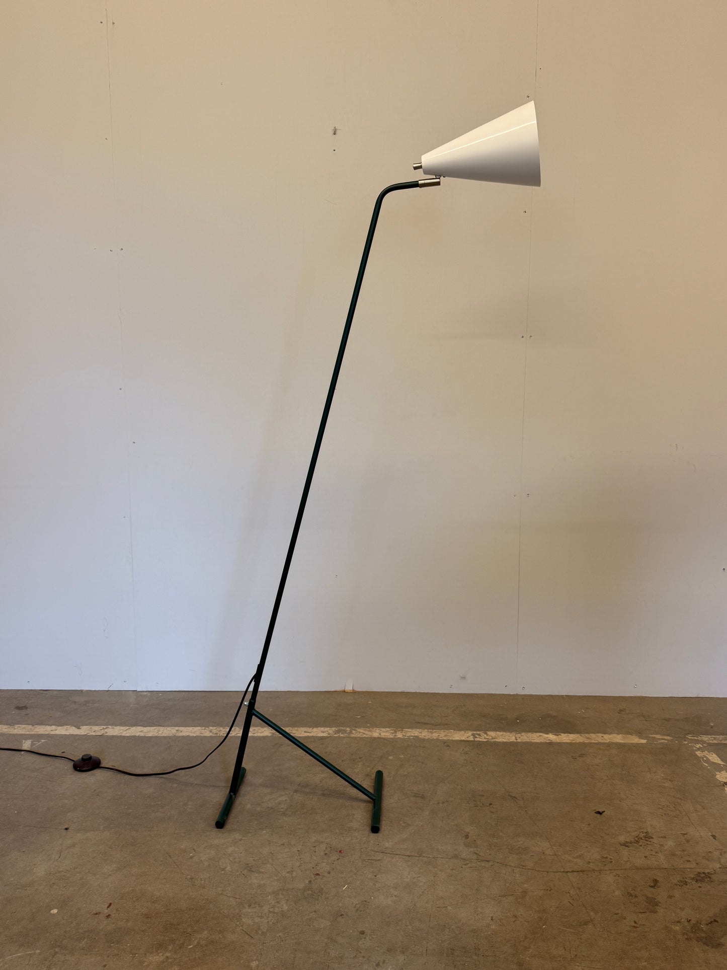 ANVIA 1601 The Merchant vloerlamp, mosgroen en wit