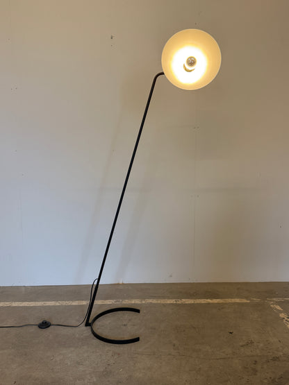 ANVIA 1505 Horse Shoe vloerlamp van J.J.M. Hoogervorst