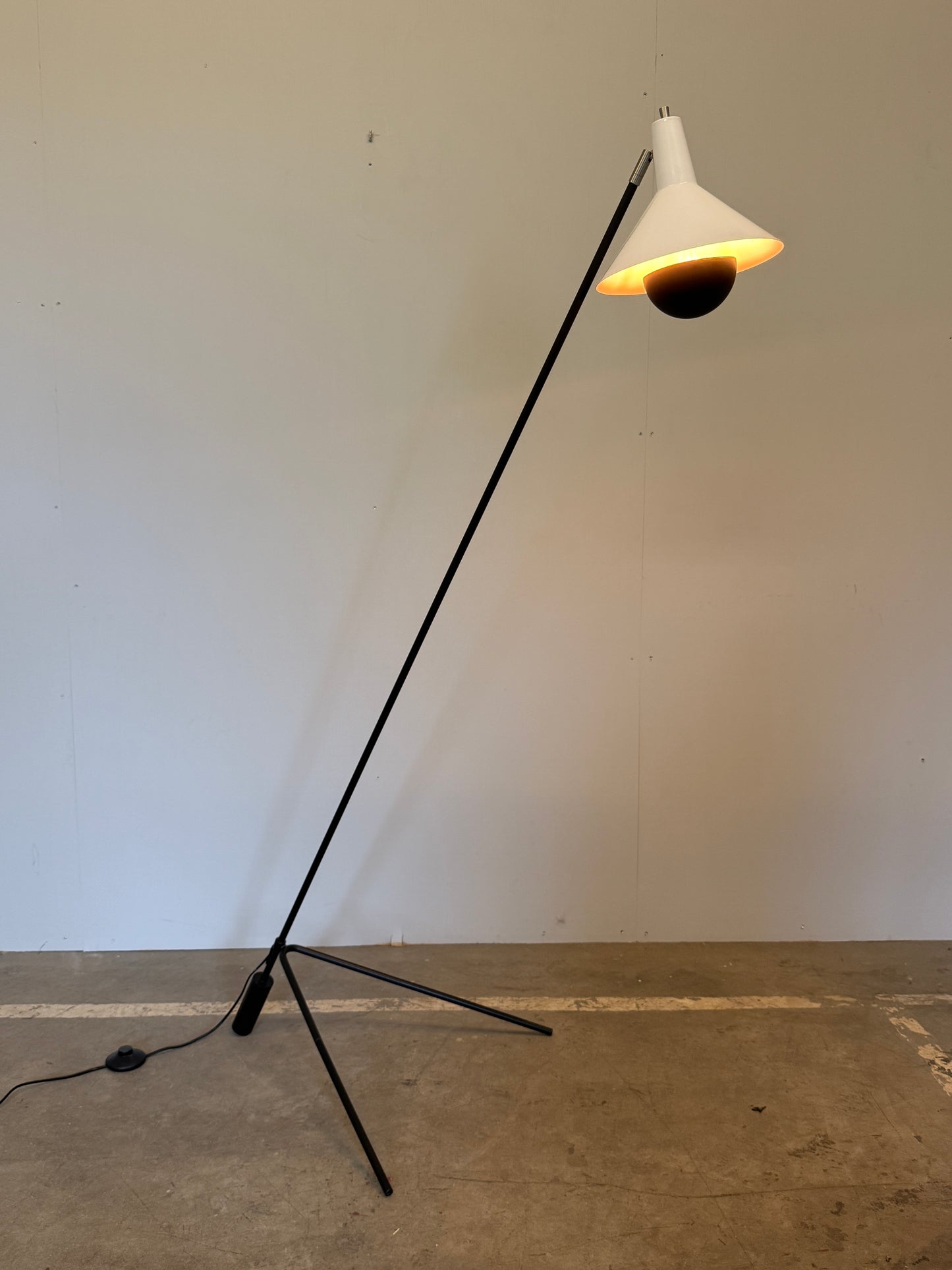 ANVIA 1502 Grasshopper vloerlamp van J.J.M. Hoogervorst