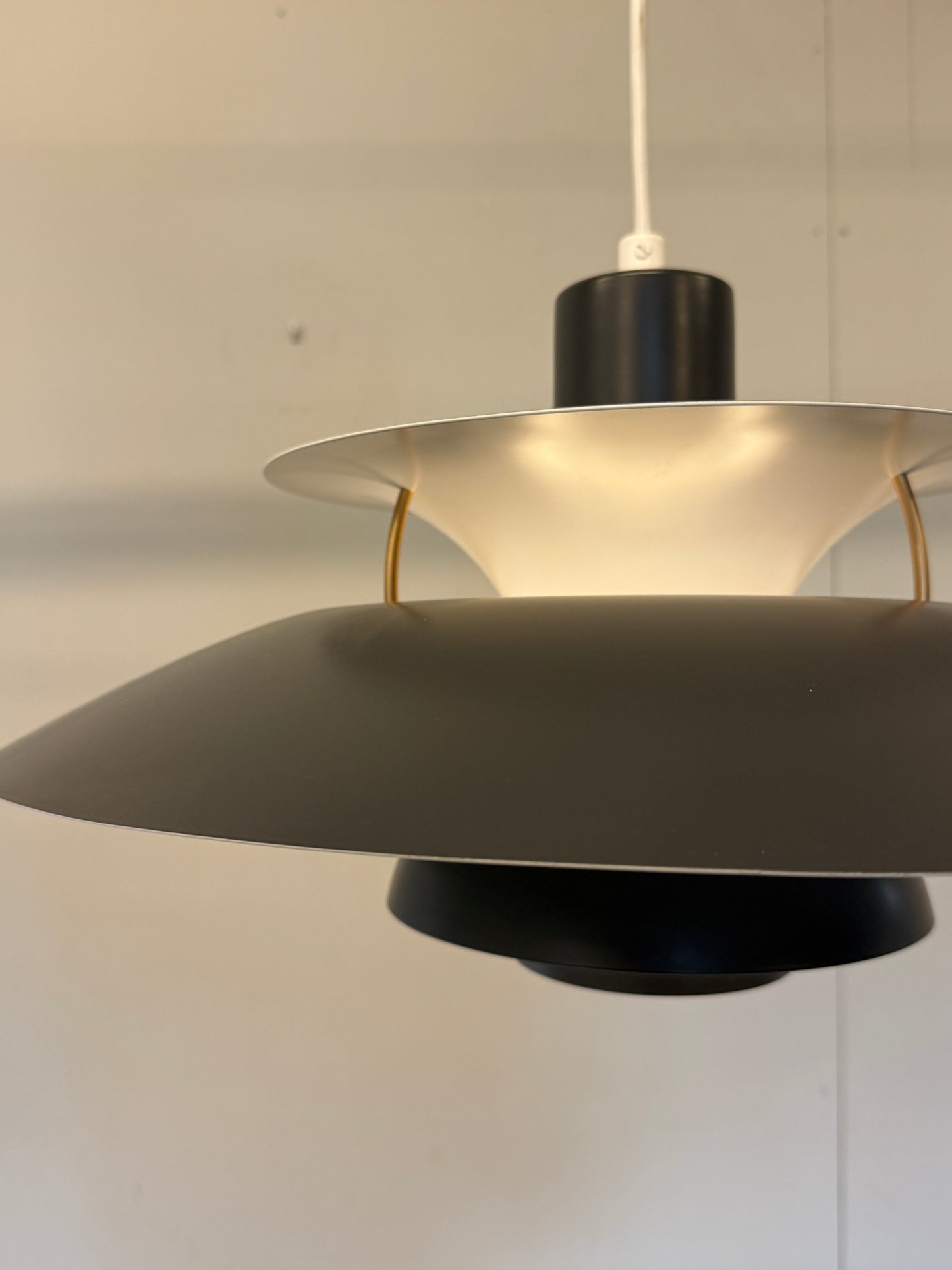 Louis Poulsen PH5 - Poul Henningsen - Donkergrijs, turquoise, wit