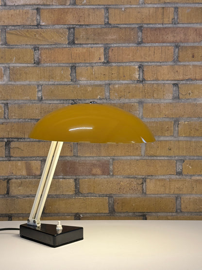 Hala Zeist model 145 tafellamp – okergeel