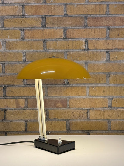 Hala Zeist model 145 tafellamp – okergeel