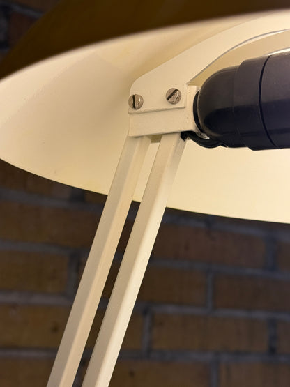 Hala Zeist model 145 tafellamp – okergeel
