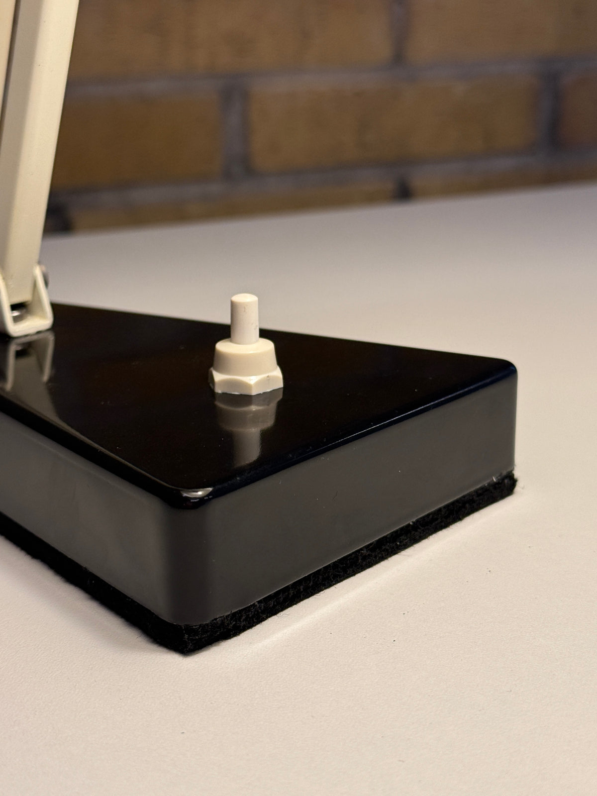 Hala Zeist model 145 tafellamp – okergeel