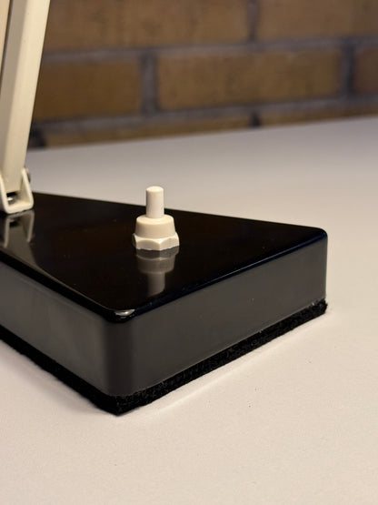 Hala Zeist model 145 tafellamp – okergeel