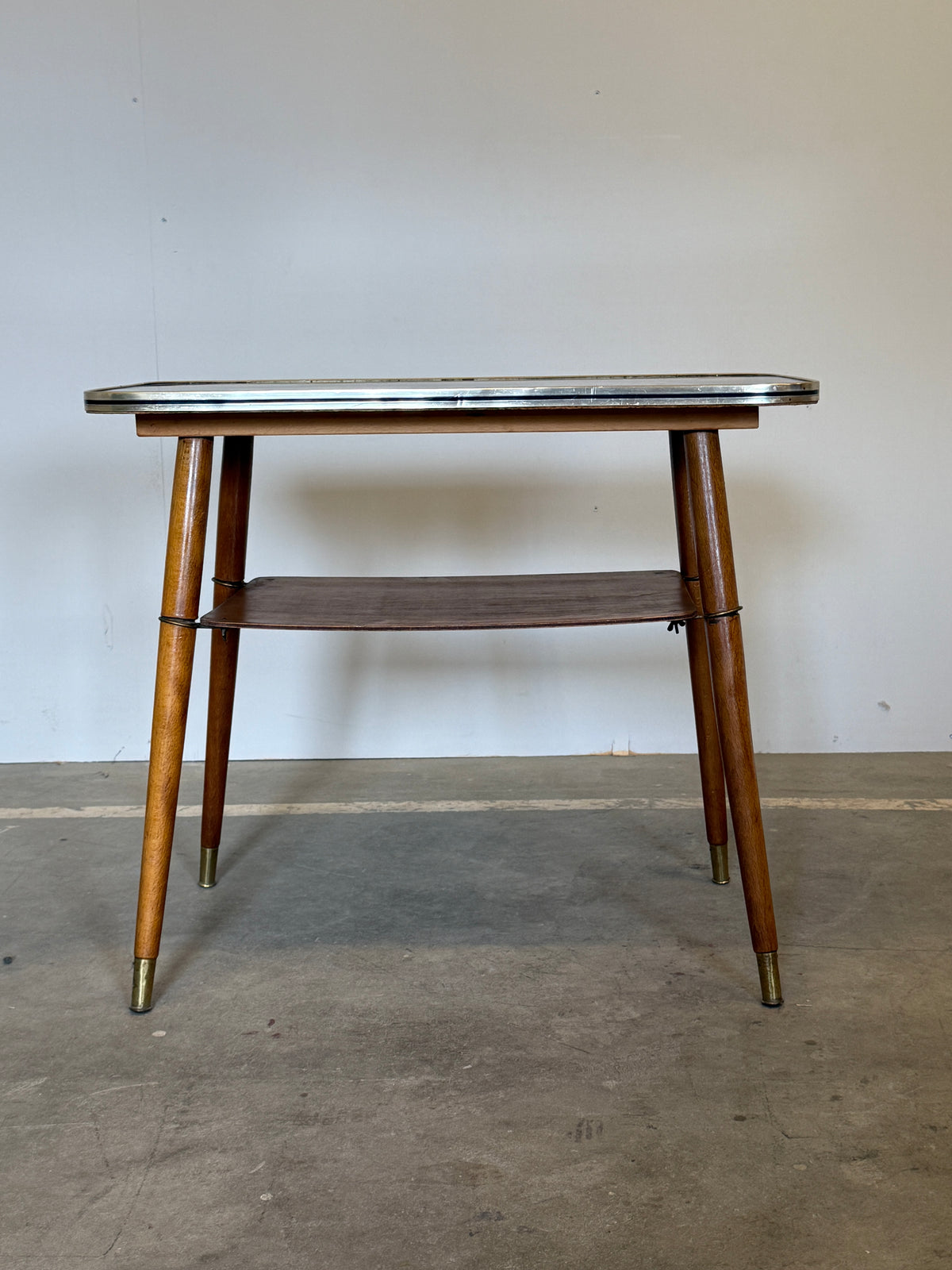 Vintage bijzettafel met Formica blad – jaren 50/60