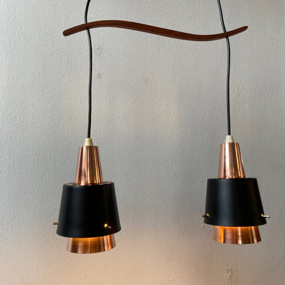 Deense Dubbele Hanglamp in Teakhout en Messing – Bent Karlby