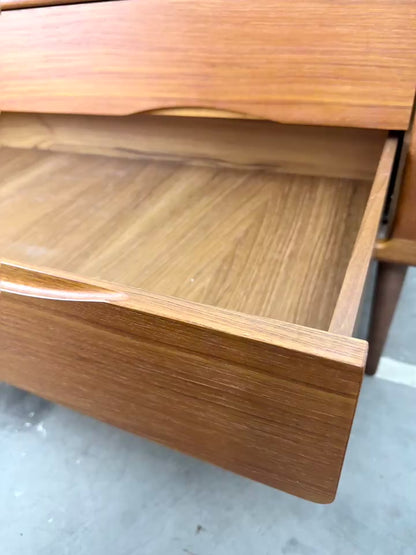 Dyrlund “Sjaelsmark” ladekast / laag dressoir – teak